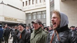 Пророссийские участники протестов в Симферополе 26 февраля 2014 года