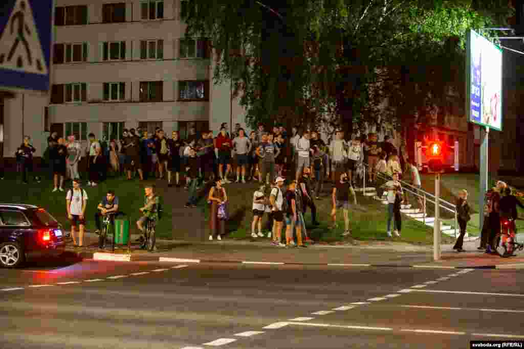 Силовики задерживали собравшихся в Витебске и Могилеве.&nbsp;В&nbsp;Гродно протестующих вытеснили с центральной Советской площади, сотни протестующих переместились в другое место. В Бресте вышли около ста человек